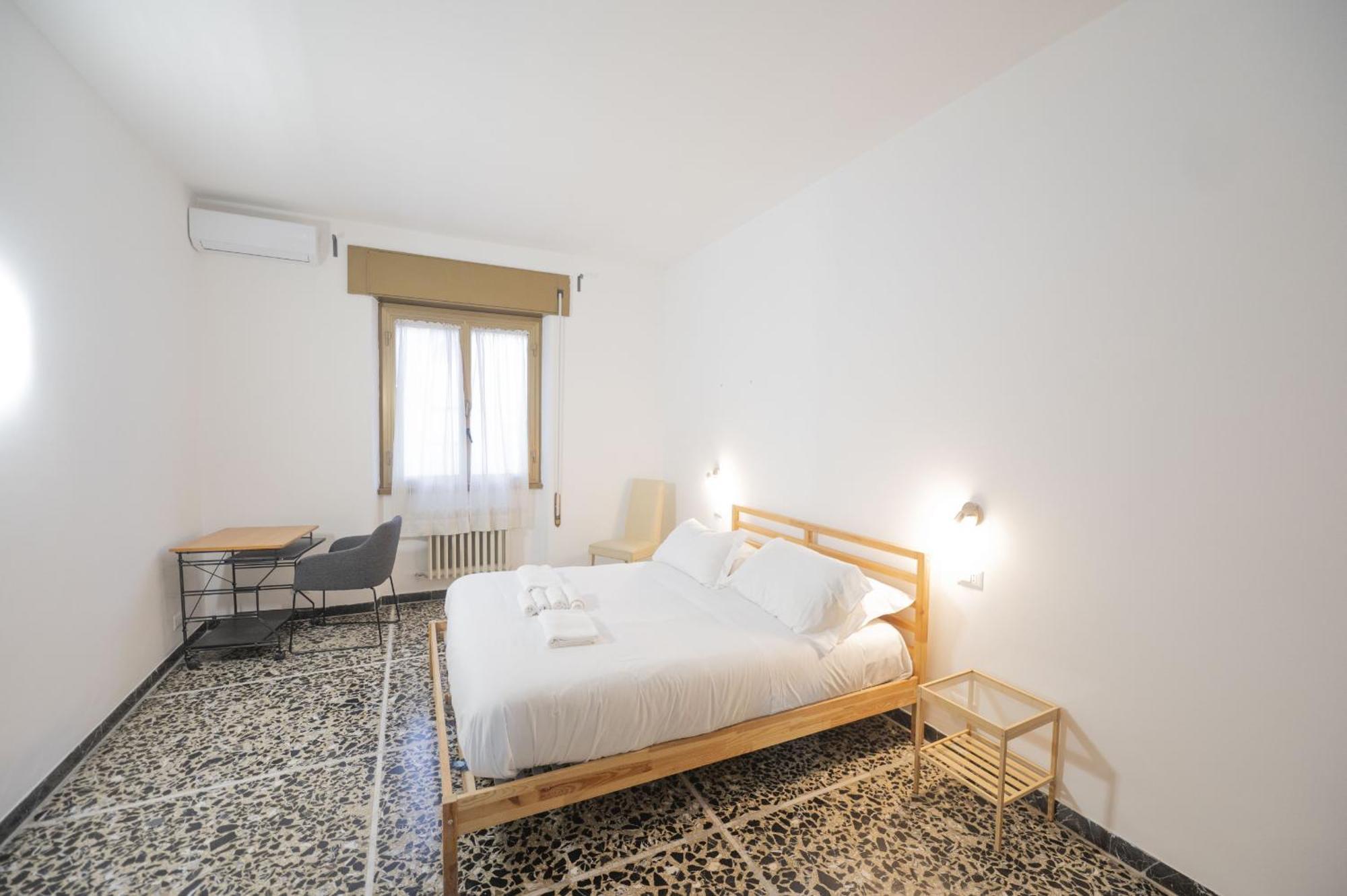 Spacious And Bright 3br Family Rom
