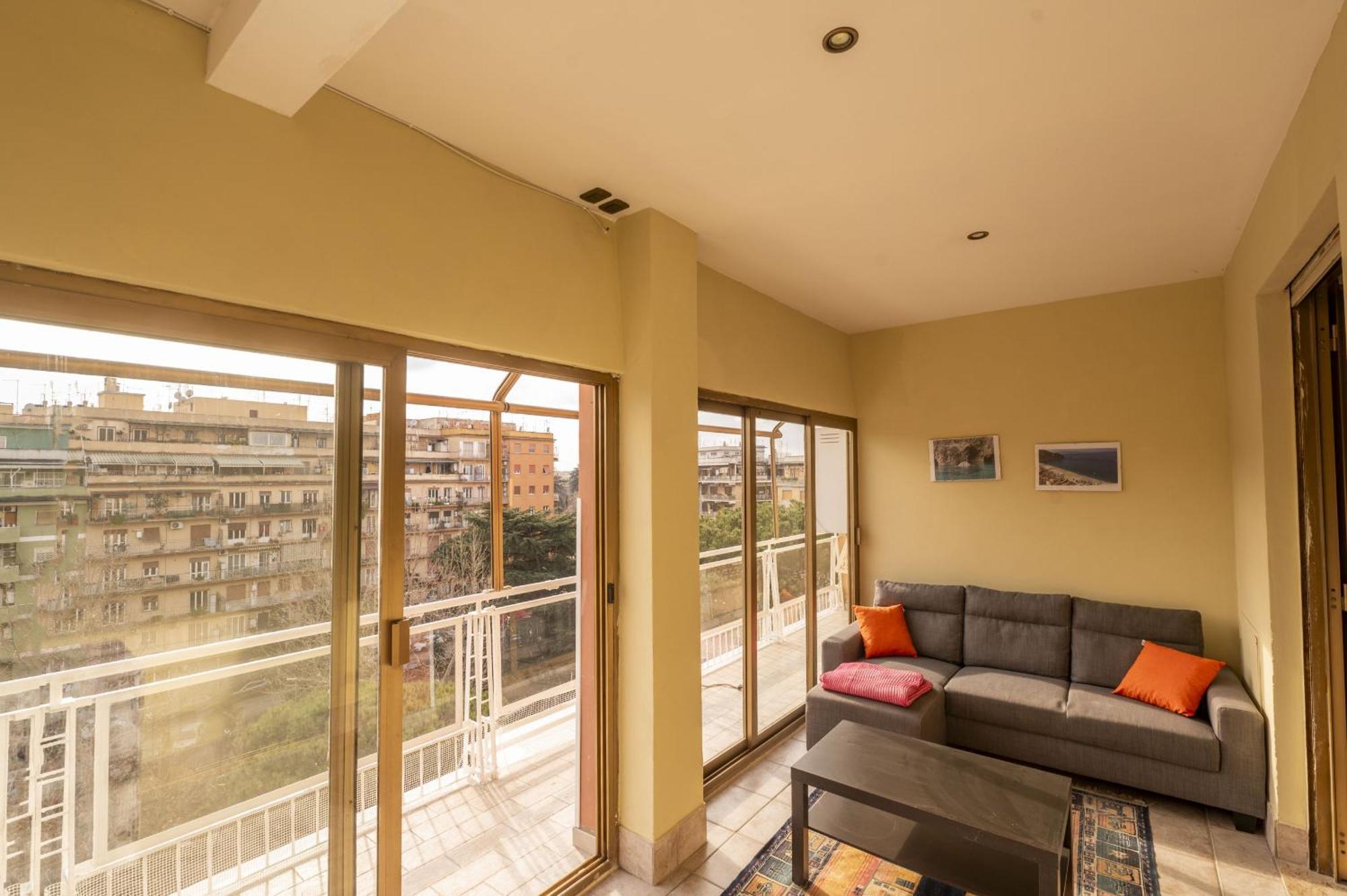 Spacious And Bright 3br Family Rom